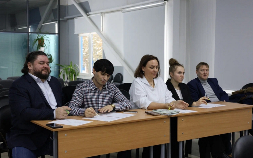 СТУДЕНТЫ И ПРЕПОДАВАТЕЛИ проверили свои знания о Конституции РФ