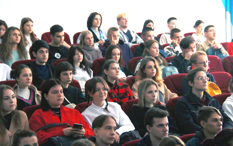 Первый шаг в новую жизнь. Первокурсники знакомятся с университетом