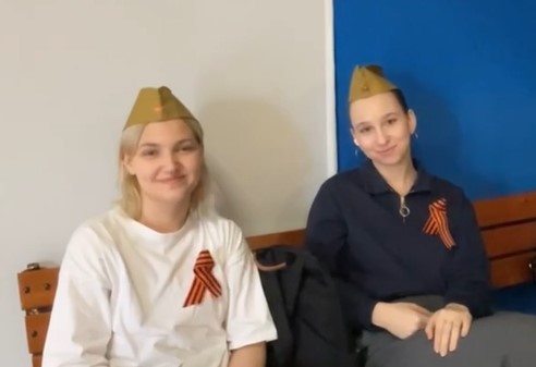 Студенты РГУТИС проводят акцию «Георгиевская ленточка» – вручают символ Победы в корпусах университета