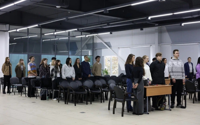 СТУДЕНТЫ И ПРЕПОДАВАТЕЛИ проверили свои знания о Конституции РФ