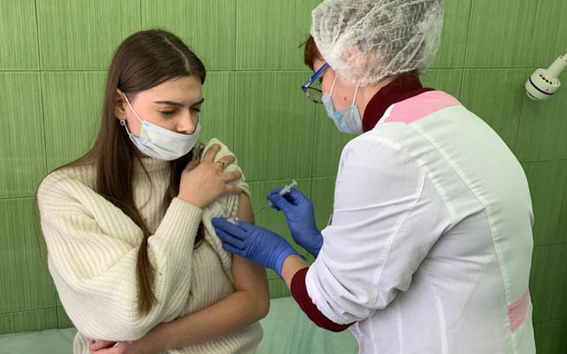 Спасая себя – спасаем Россию: вакцина «Спутник V» завоёвывает планету