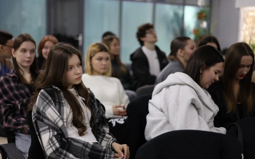 СТУДЕНТЫ И ПРЕПОДАВАТЕЛИ проверили свои знания о Конституции РФ