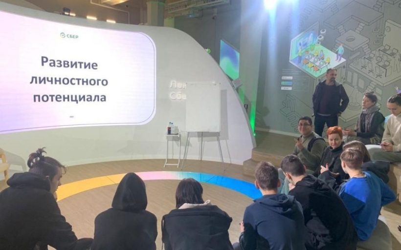 Новый формат выездных практических занятий: студенты Колледжа РГУТИС посетили Международную выставку-форум «Россия»