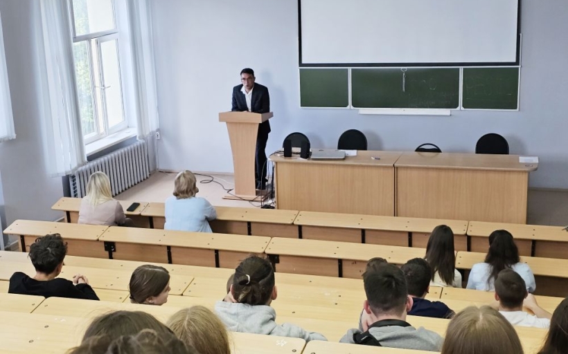 Встречи первокурсников с работодателями: в Высшей школе сервиса стартовал учебный год