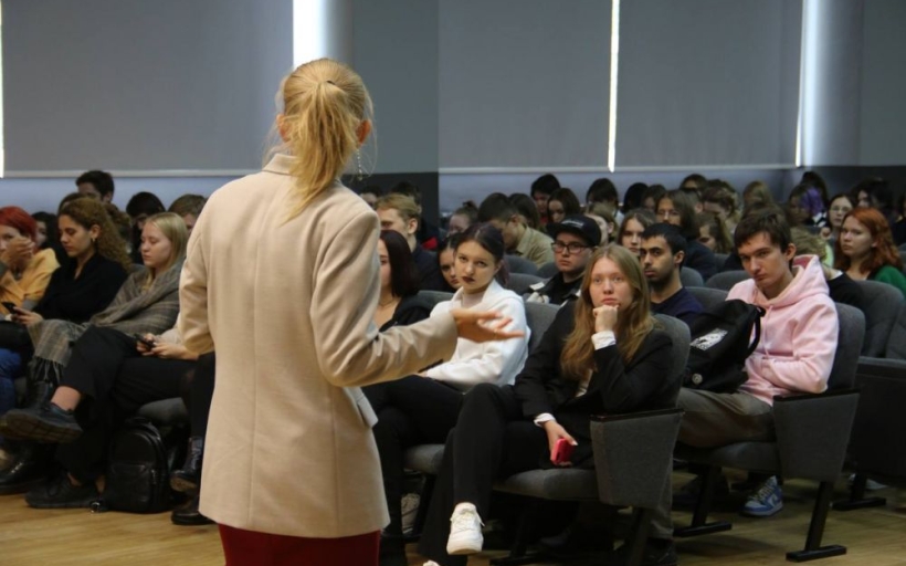 Первый шаг в новую жизнь. Первокурсники знакомятся с университетом