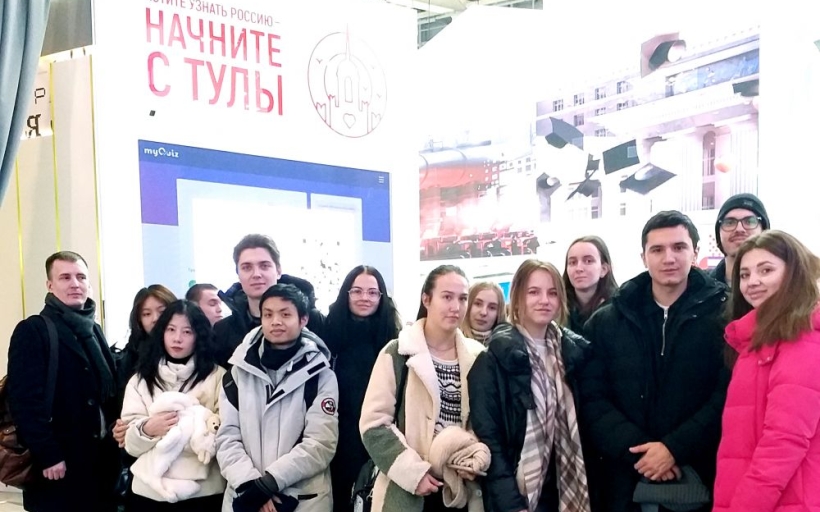Цифровая грамотность и туристские ресурсы регионов страны: студенты Высшей школы туризма и гостеприимства на выставке-форуме «РОССИЯ»