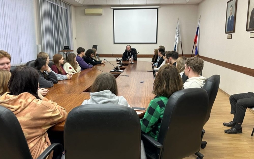 Встреча студентов РГУТИС с настоятелем Покровского храма