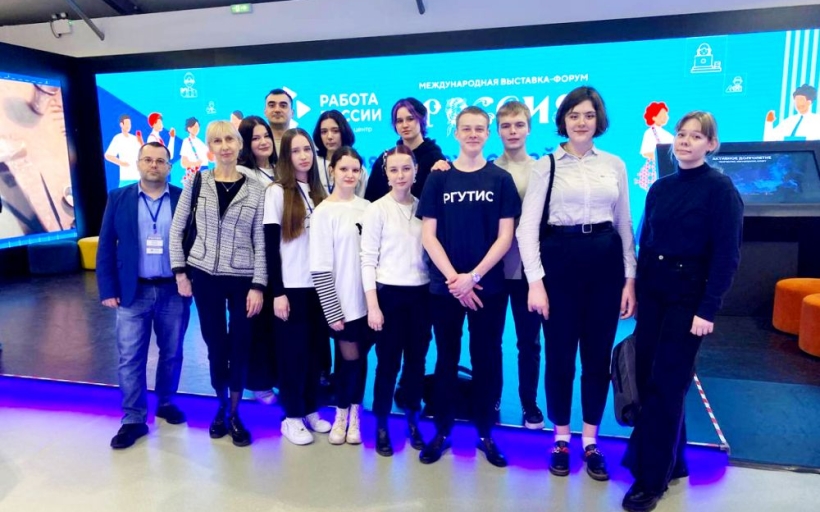 Обмениваемся опытом - студенты махачкалинского филиала РГУТИС провели на форуме “Россия” экскурсию-квест для студентов головного вуза
