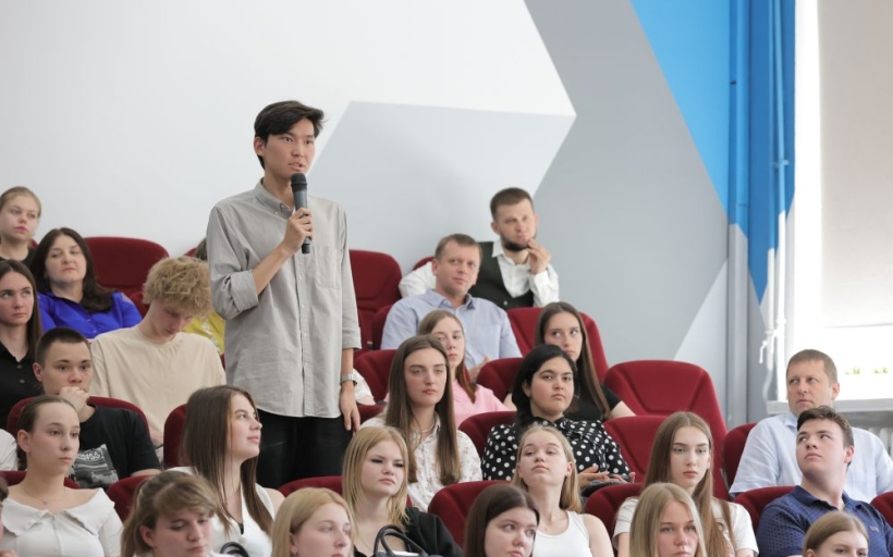 Встреча ректора Московской духовной академии со студентами РГУТИС: диалог о вере, образовании и науке
