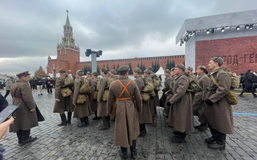 Выставка под открытым небом в центре Москвы