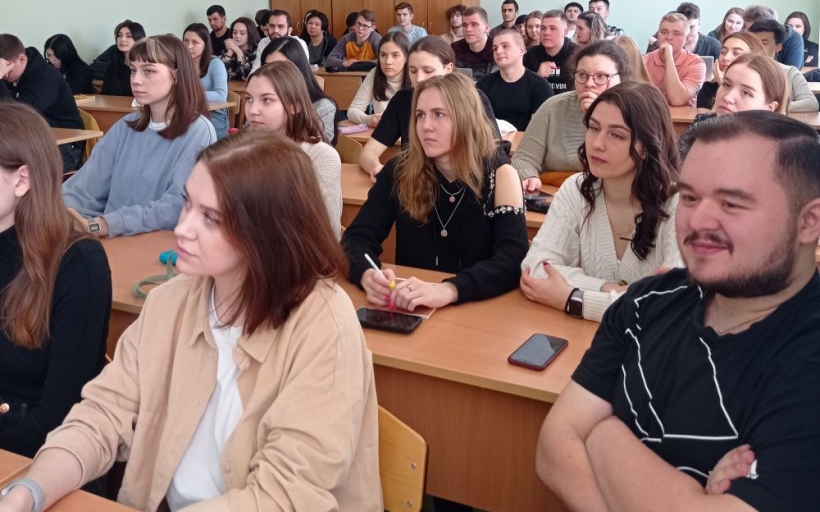 Представители Пограничной службы ФСБ России в гостях у студентов Высшей школы бизнеса, менеджмента и права РГУТИС