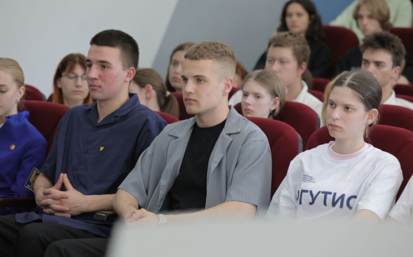 Встреча ректора Московской духовной академии со студентами РГУТИС: диалог о вере, образовании и науке