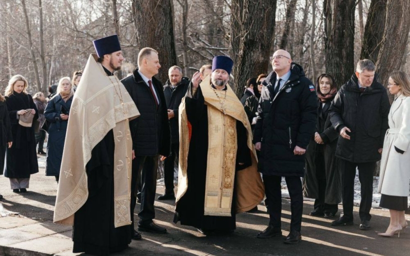 На территории университета прошло освящение креста и купола храма-часовни в честь благоверного великого князя Александра Невского. 