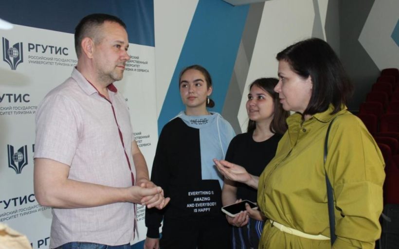 Студенты Колледжа РГУТИС обсудили будущее предпринимательства и делового туризма в России