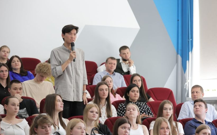 Встреча ректора Московской духовной академии со студентами РГУТИС: диалог о вере, образовании и науке