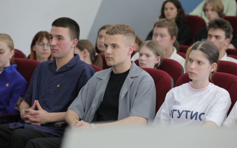 Встреча ректора Московской духовной академии со студентами РГУТИС: диалог о вере, образовании и науке