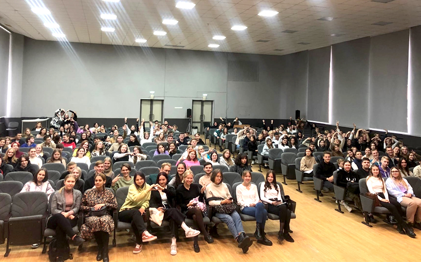 Первый шаг в новую жизнь. Первокурсники знакомятся с университетом
