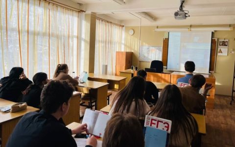 Знакомимся с будущими студентами. В гимназии №4 г. Пушкино состоялась презентация Высшей школы бизнеса, менеджмента и права РГУТИС