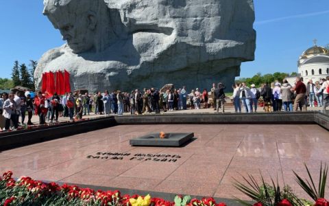 В дни празднования Победы делегация «Движения первых» от РГУТИС побывала в крепости-герое Бресте и городе-герое Минске