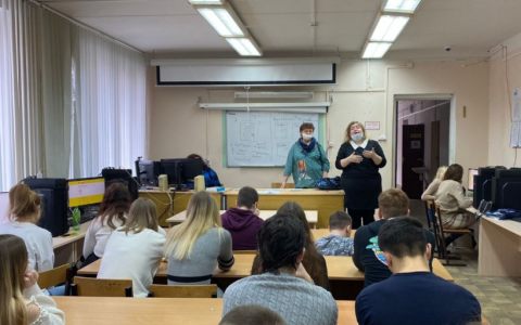 Представители Высшей школы бизнеса, менеджмента и права оказывают практическую помощь учащимся Брянской и Московской областей в выборе будущей профессии