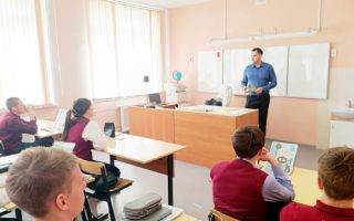 Высшая школа сервиса продолжает профориентацию в Смоленской области