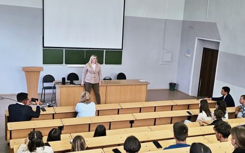 Встречи первокурсников с работодателями: в Высшей школе сервиса стартовал учебный год