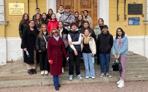 Будущие юристы — на выездном занятии в Центральном музея МВД России