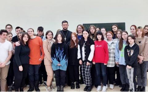 Иерей Антоний побывал в гостях у студентов Института сервисных технологий РГУТИС