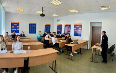 Трудоустройство в приоритете — со студентами Высшей школы бизнеса, менеджмента и права РГУТИС встретился старший судебный пристав Пушкинского районного отдела судебных приставов Л. Григорян