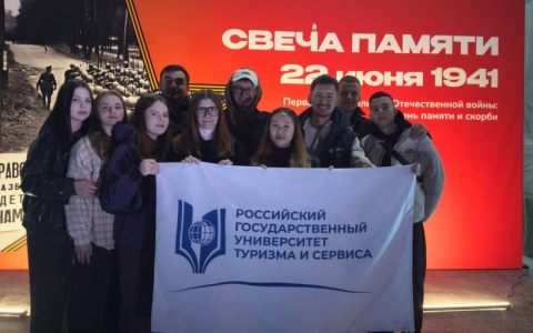 Студенты университета зажгли свечи в память о героях Великой Отечественной войны