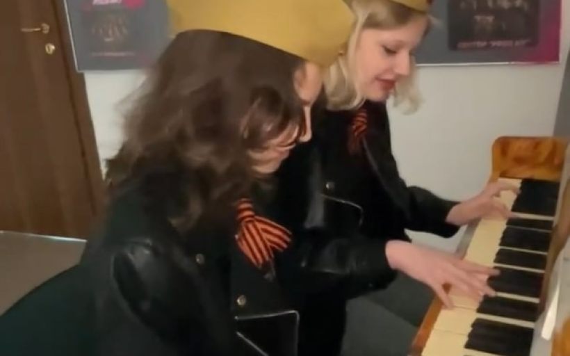 Студенты РГУТИС проводят акцию «Георгиевская ленточка» – вручают символ Победы в корпусах университета