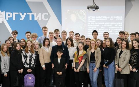 Встреча с космонавтом-испытателем Центра подготовки космонавтов им. Ю.А. Гагарина Валерием. Токаревым - проект “Я горжусь героями” продолжается