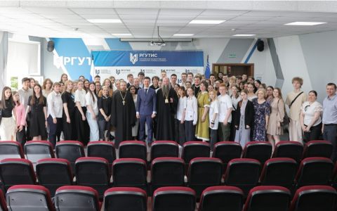 Встреча ректора Московской духовной академии со студентами РГУТИС: диалог о вере, образовании и науке