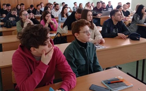 Представители Пограничной службы ФСБ России в гостях у студентов Высшей школы бизнеса, менеджмента и права РГУТИС