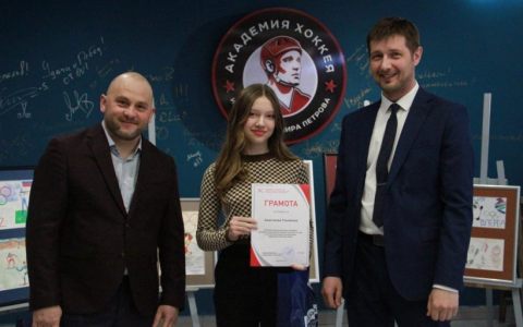 Преподаватели Высшей школы дизайна высоко оценили работы, выставленные в рамках выставки-конкурса детского рисунка «#Наши»