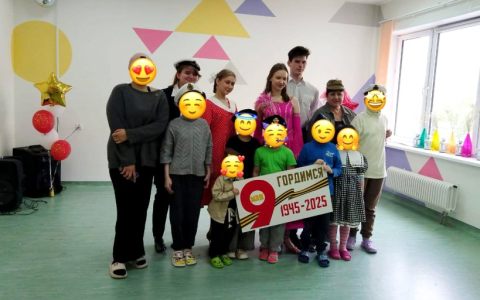 Студенты и преподаватели РГУТИС устроили выездной концерт ко Дню Победы