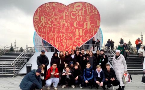 Новый формат выездных практических занятий: студенты Колледжа РГУТИС посетили Международную выставку-форум «Россия»