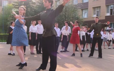 «Вальс Победы» станцевали студенты РГУТИС