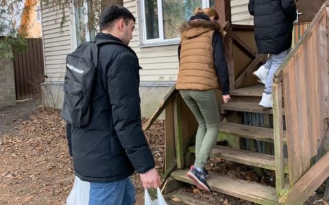 Волонтеры РГУТИС стали доставлять продукты на дом ветеранам Университета 