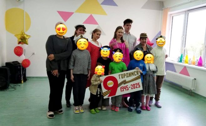 Студенты и преподаватели РГУТИС устроили выездной концерт ко Дню Победы